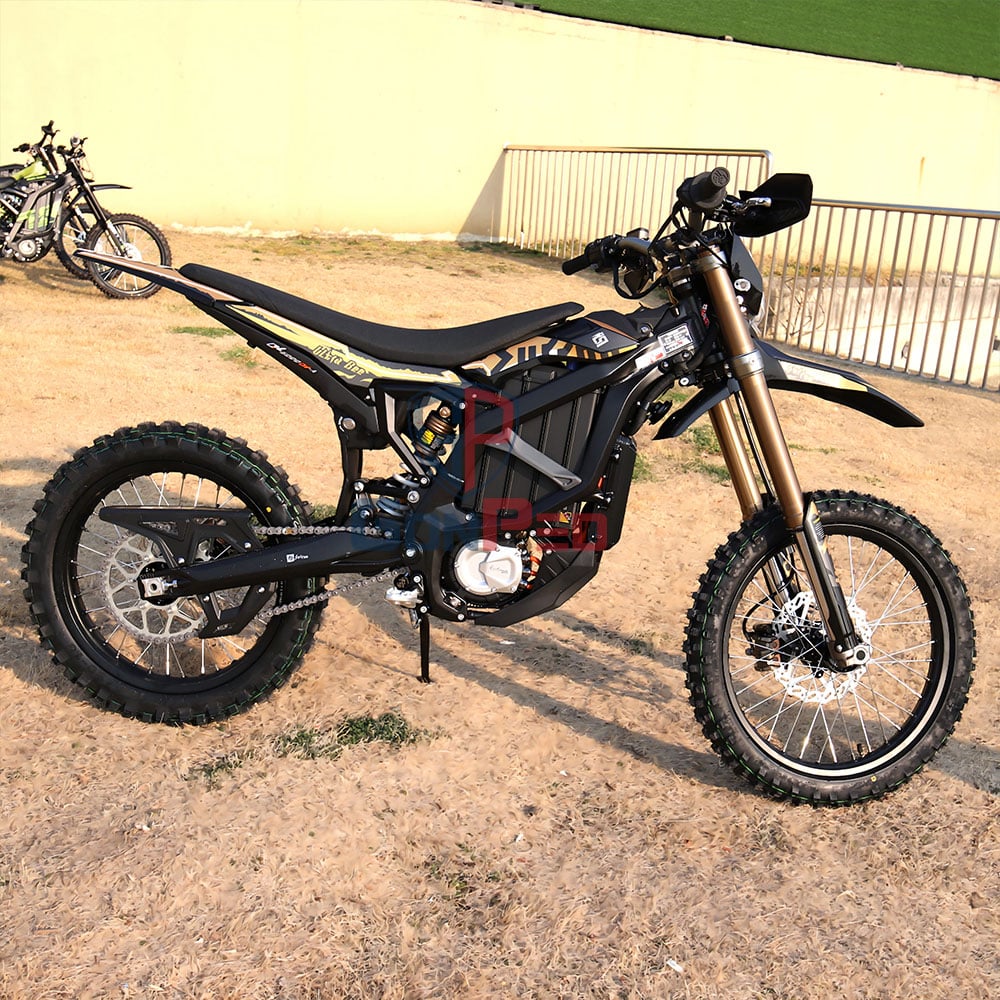 ¿Requiere menos mantenimiento la motocicleta eléctrica de trial Surron que la de KTM?