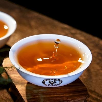 Can't resist a robust drink?  Experience black tea and discover how it builds that amazing aroma!