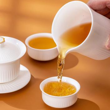 Planning a tea-tasting party? Here's how to choose the right oolong tea for an exquisite time