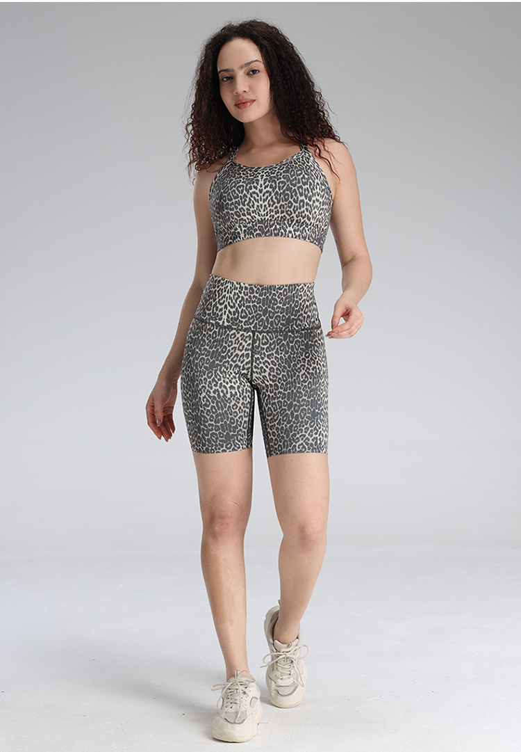 Crisscross Back Sports Bra - Twist Front, Breathable details
