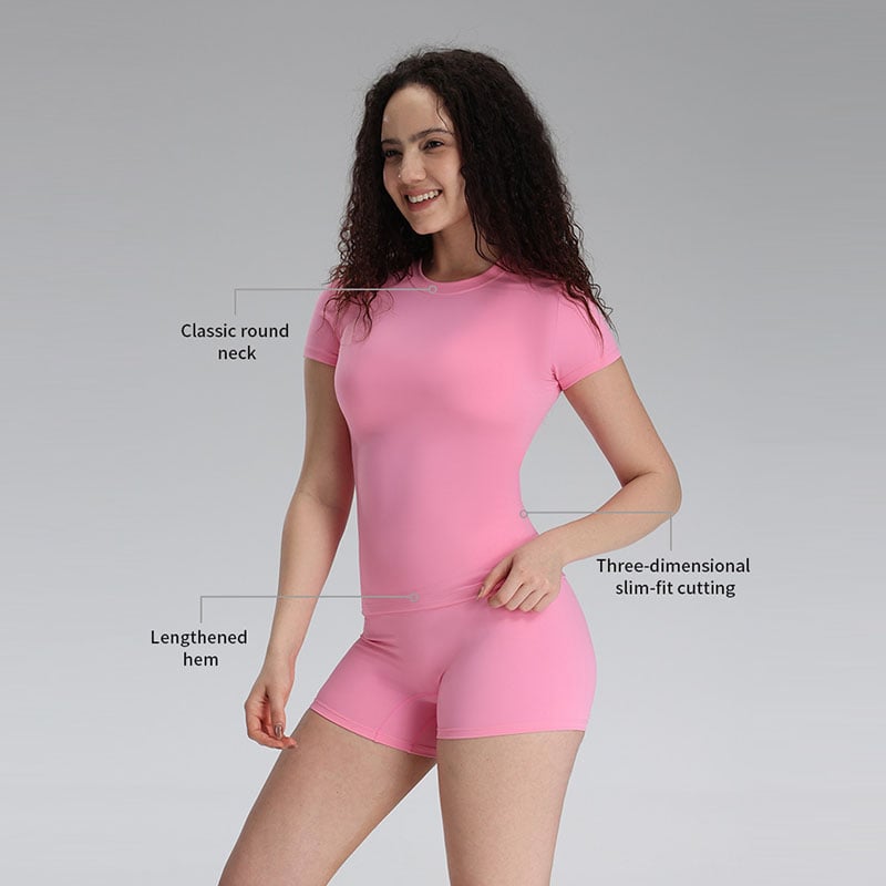 Top simplu pentru fitness, cu gât rotund clasic, siluetă ajustată și mâneci scurte, respirabil