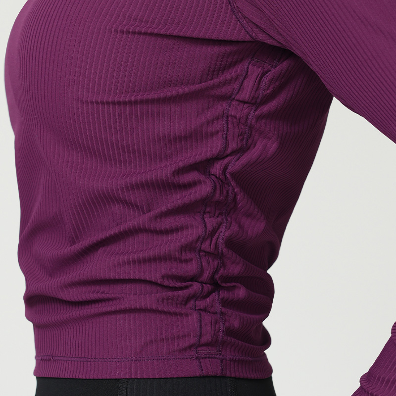 Kaus Berleher Bulat Slim Fit Berpola Rajut Berlengan Panjang dengan Desain Ruched di Sisi ala Perancang