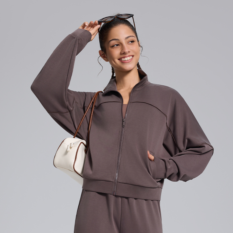Jemná bunda s barevnými bloky a pruhovým motivem | hladký zip, velká kapsa, každodenní athleisure vrchní oblečení