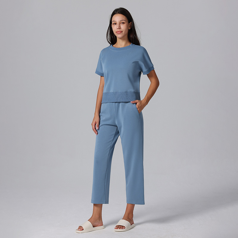 Le tissu extensible améliore le confort des vêtements de sport féminins.
