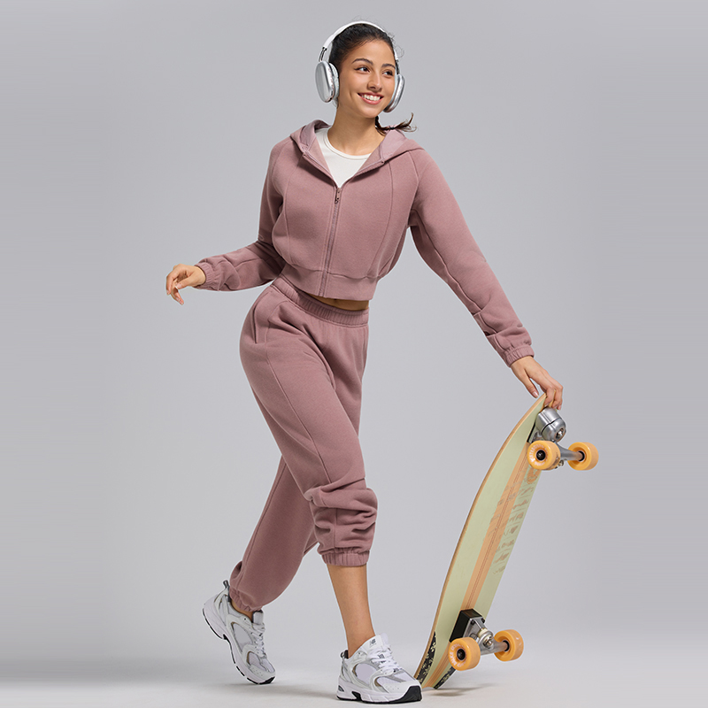 Kort klädd hoodie med dragkedja för kvinnor – anpassad passform, ribbad nederkant, mjuk fjällfoderaktivbeklädnad