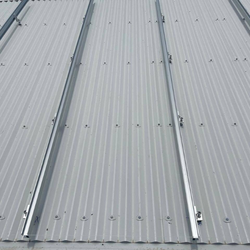 Solutions de fixation sur rail pour panneaux solaires de haute qualité, destinées à une installation efficace