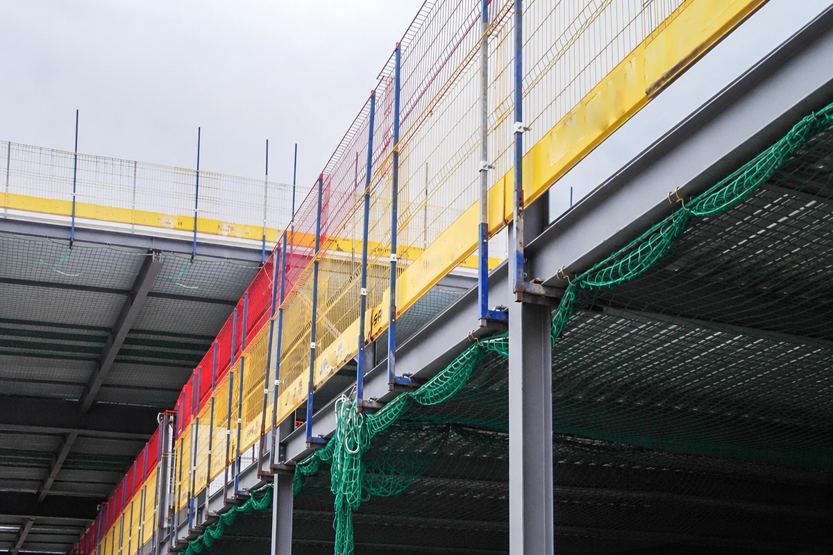 Edge Protection Fence Real-World Applications and What Every Contractor Should Know (1).png