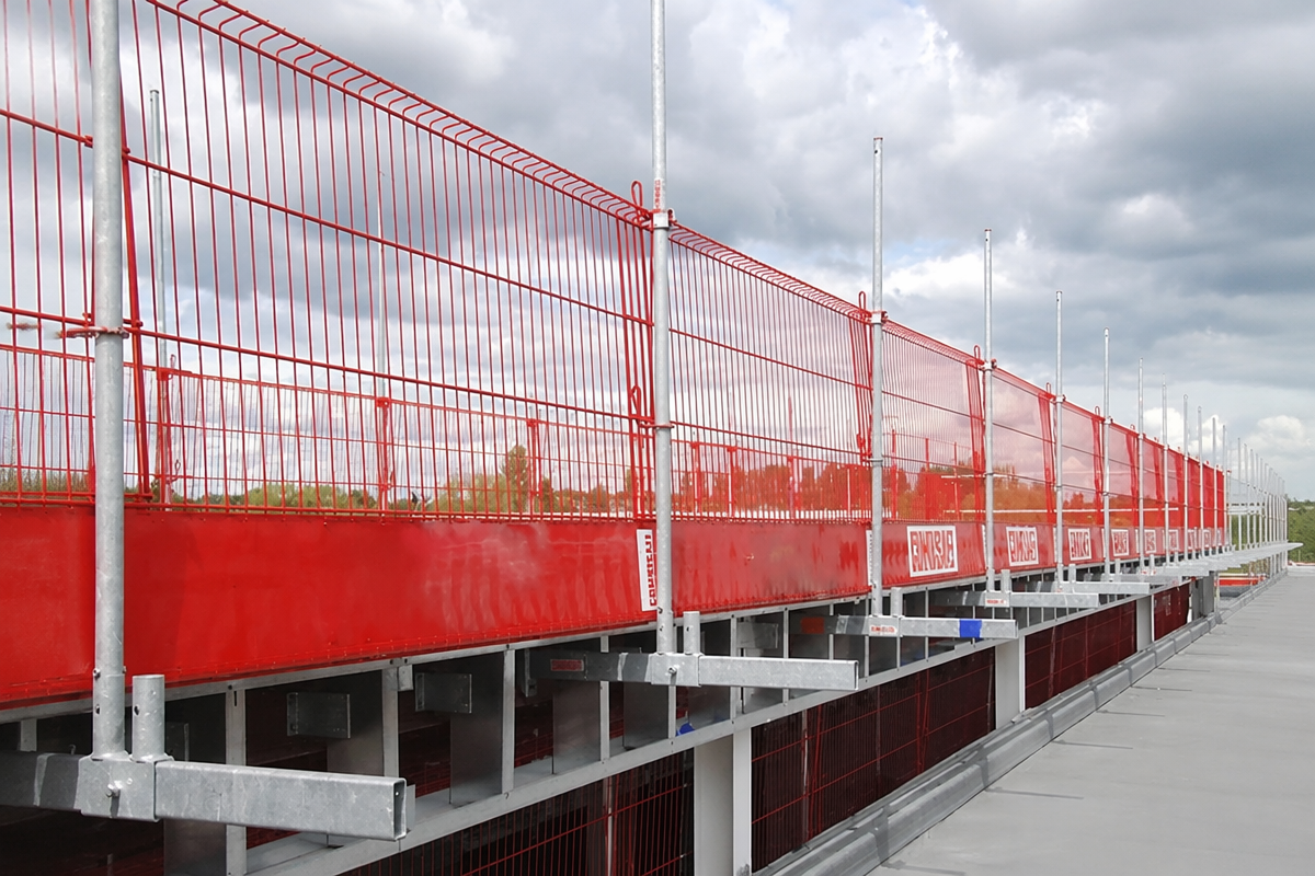 Edge Protection Fence Real-World Applications and What Every Contractor Should Know (2).png