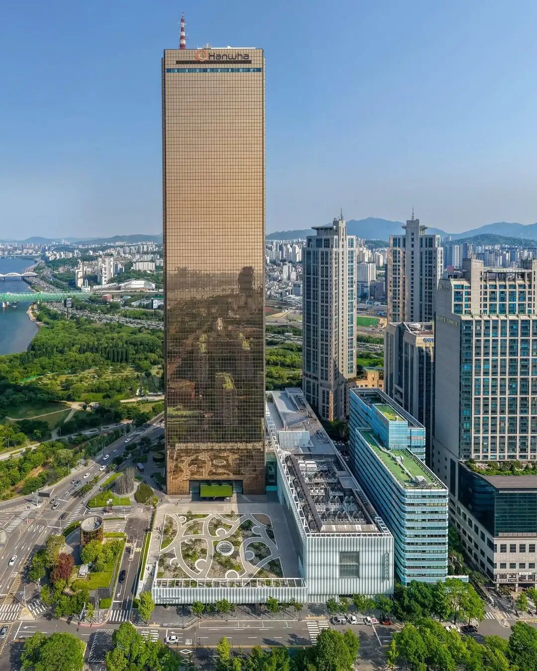 A Dazzling Light Box by the Han River A World-Class Art Landmark in the Spotlight! (1).jpg