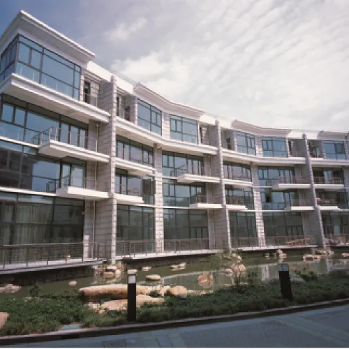 Care sunt provocările și beneficiile utilizării geamului float în proiectele de construcții ecologice?