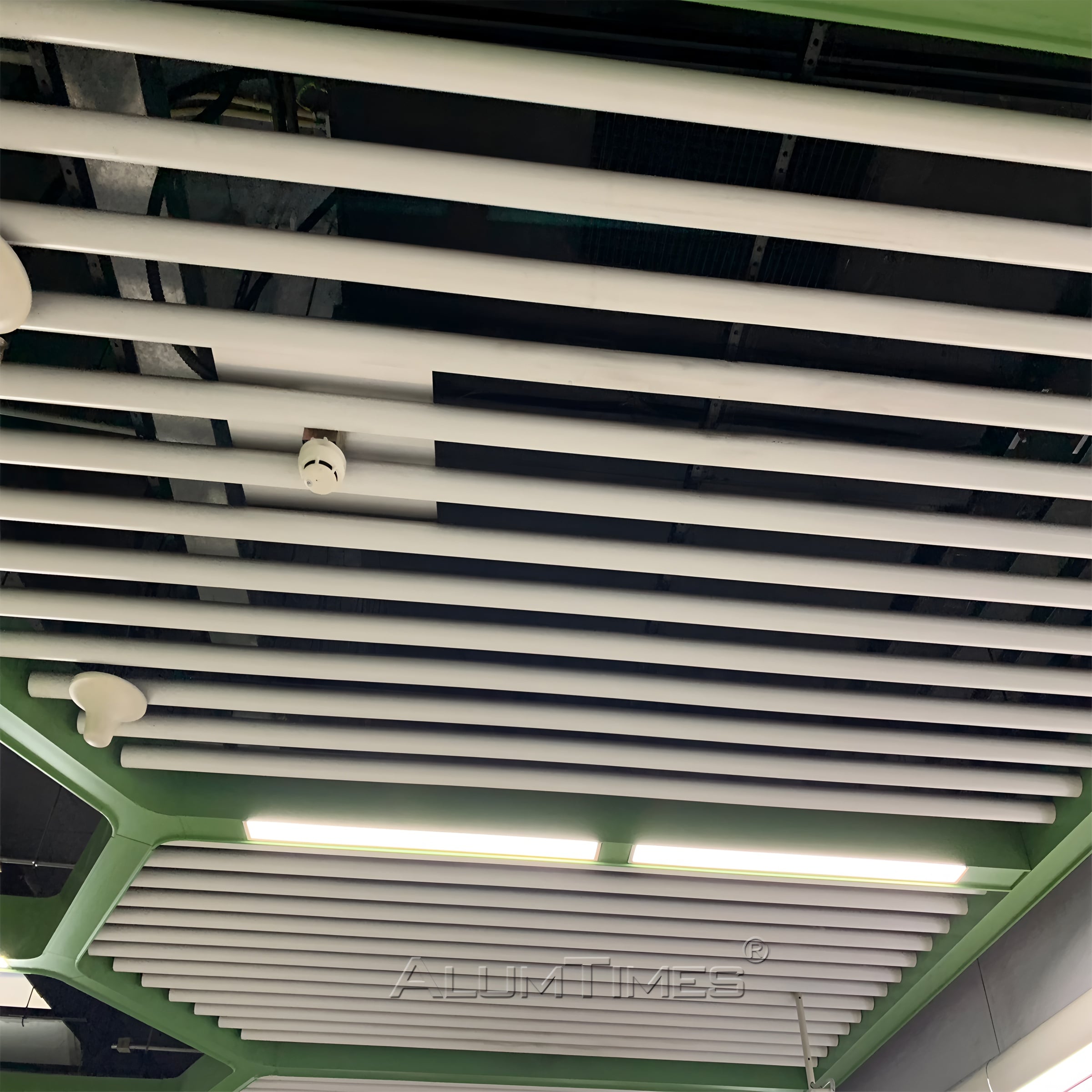 De-kalidad na Pandekorasyon sa Ceiling gamit ang Bilog na Aluminum na Tubo.