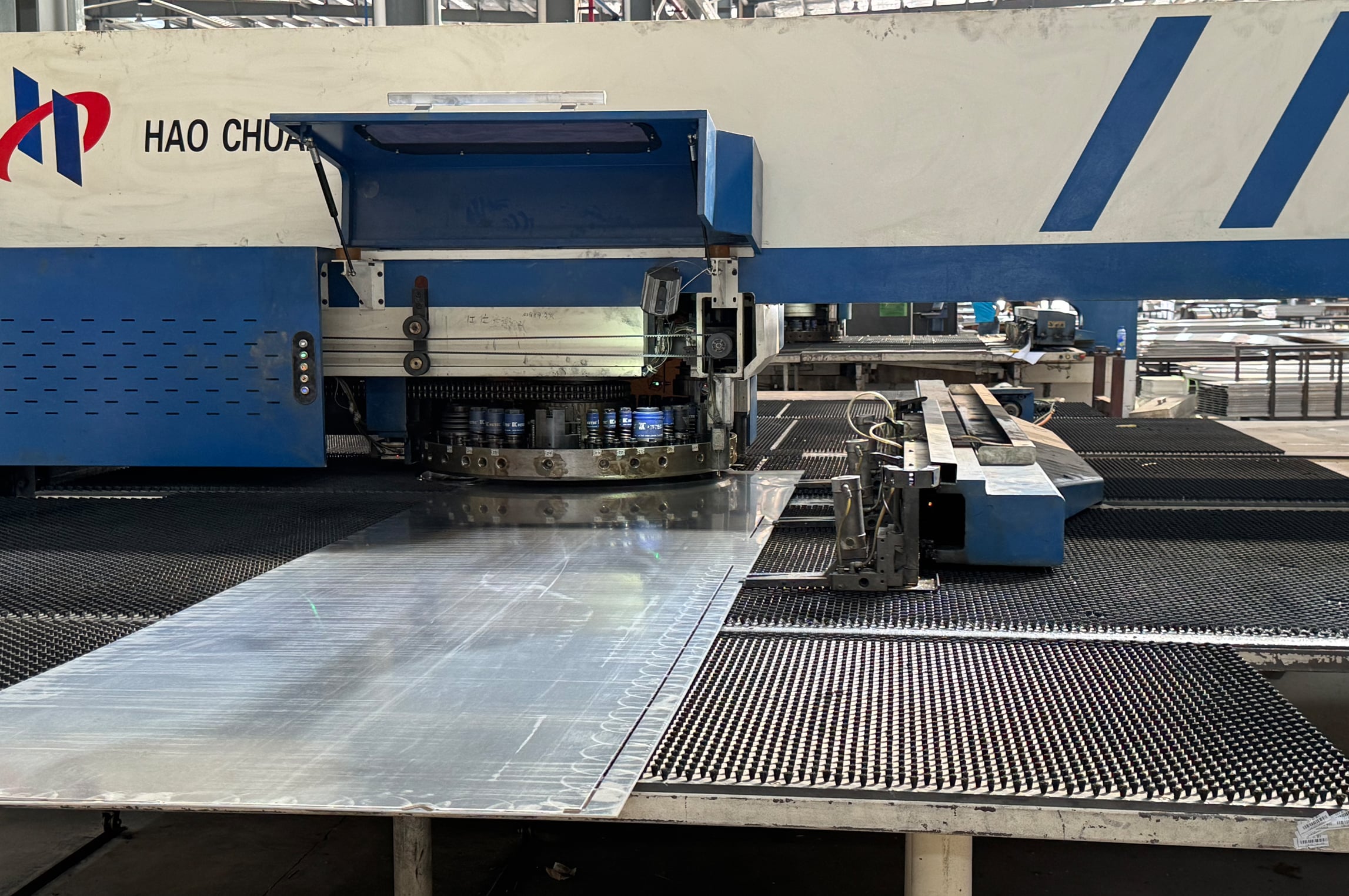 Máy đột dập chày xoay CNC — 5 chiếc