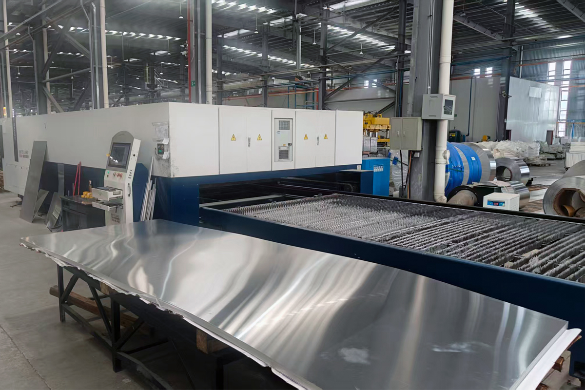 Bisita ng Customer sa Aming Pambihirang Pasilidad sa Pagmamanupaktura ng Aluminum upang Makita ang Kagalingang Teknikal