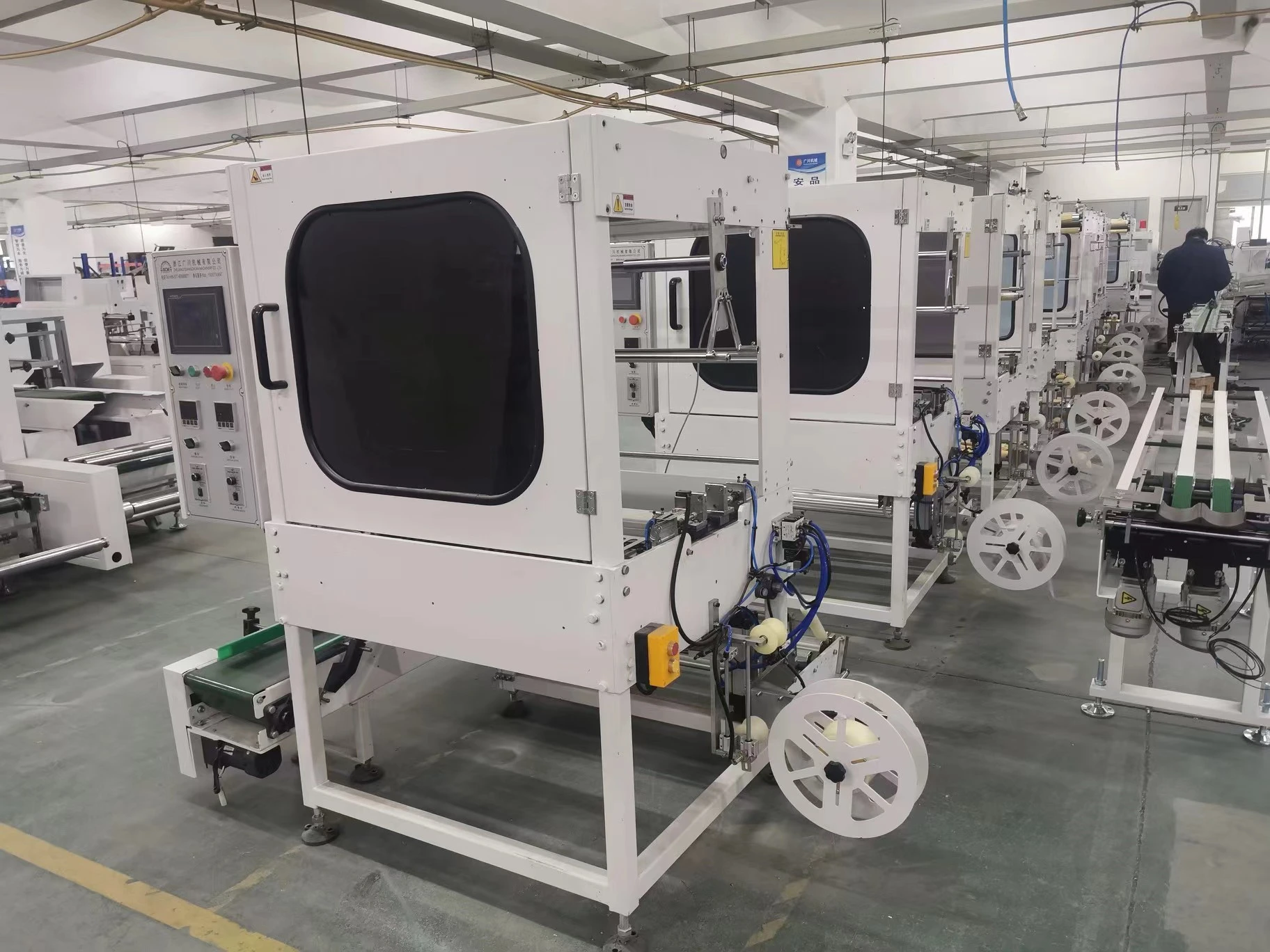 Principales beneficios de utilizar máquinas de empaque automático en la producción