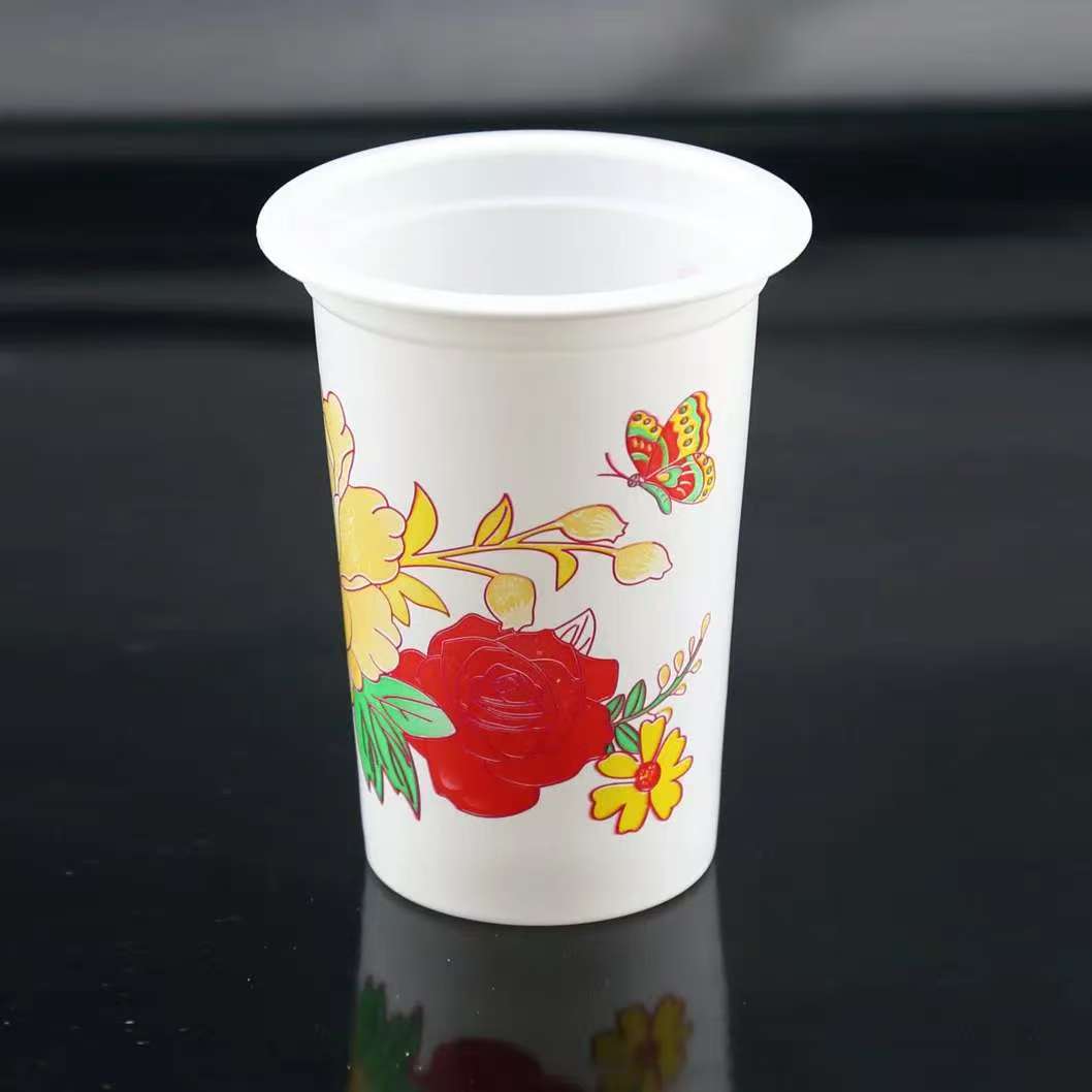 plastic cup1.jpg