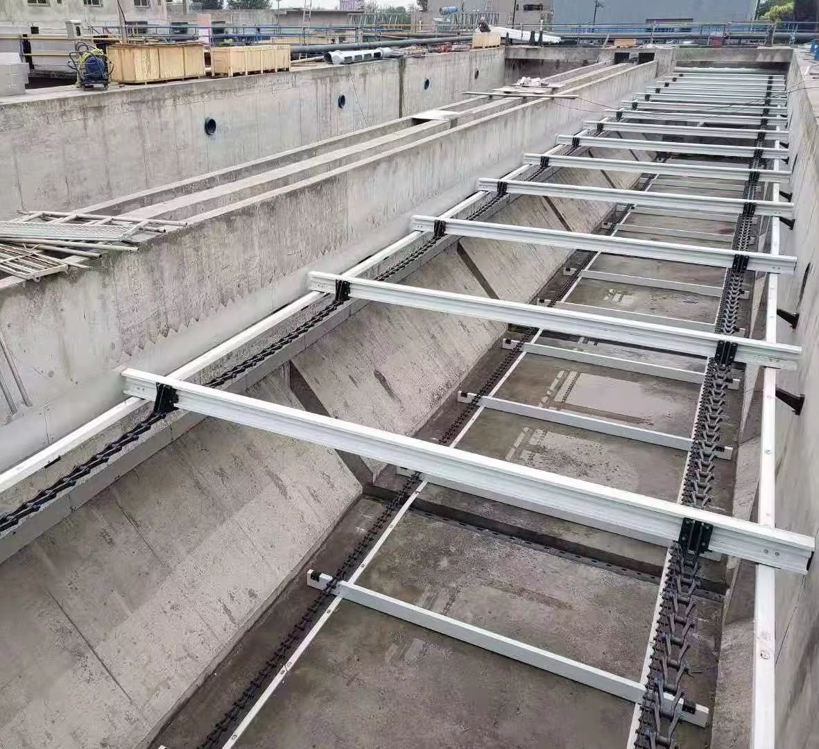 Tackling Highly Corrosive Wastewater Pools? Can a Fully Non-Metallic Flying Scraper Be Your Answer?
