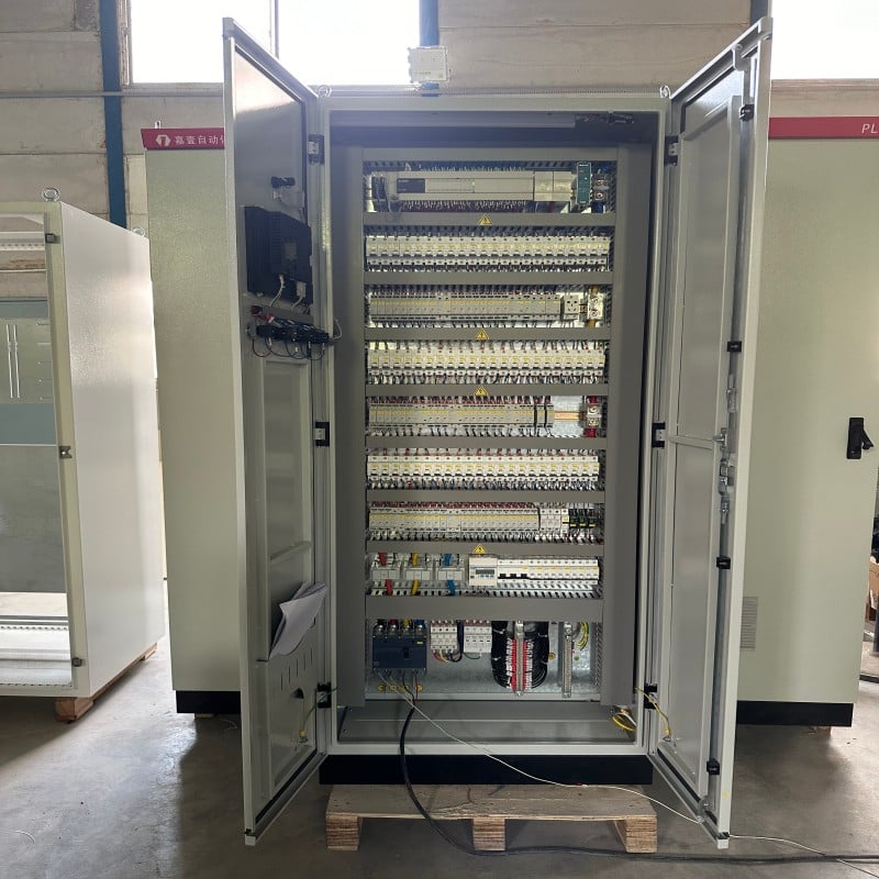 Automatizace monitorování elektrického zařízení v rozvodně PLC ovládací skříň