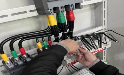 7.Συναρμολόγηση των εξαρτημάτων μέσα στο ντουλάπι