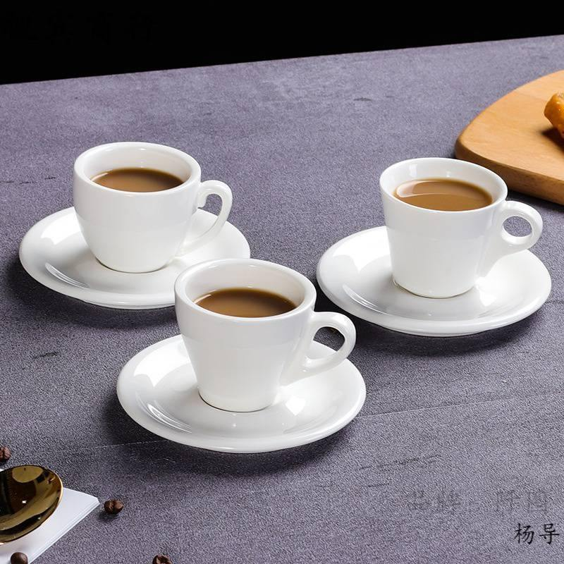 Como Xícaras de Chá Elegantes Acrescentam Elegância a Festa de Chá em Ocasiões Especiais