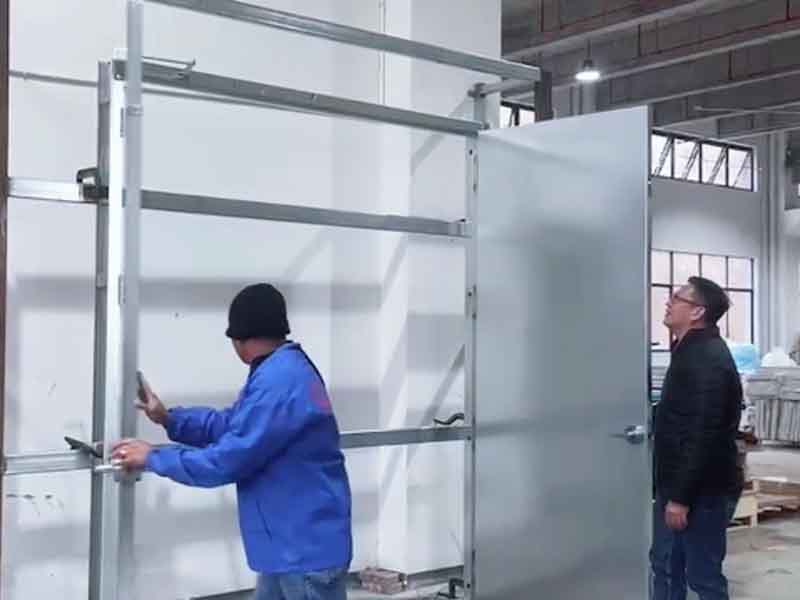 inviter le client à visiter l'usine