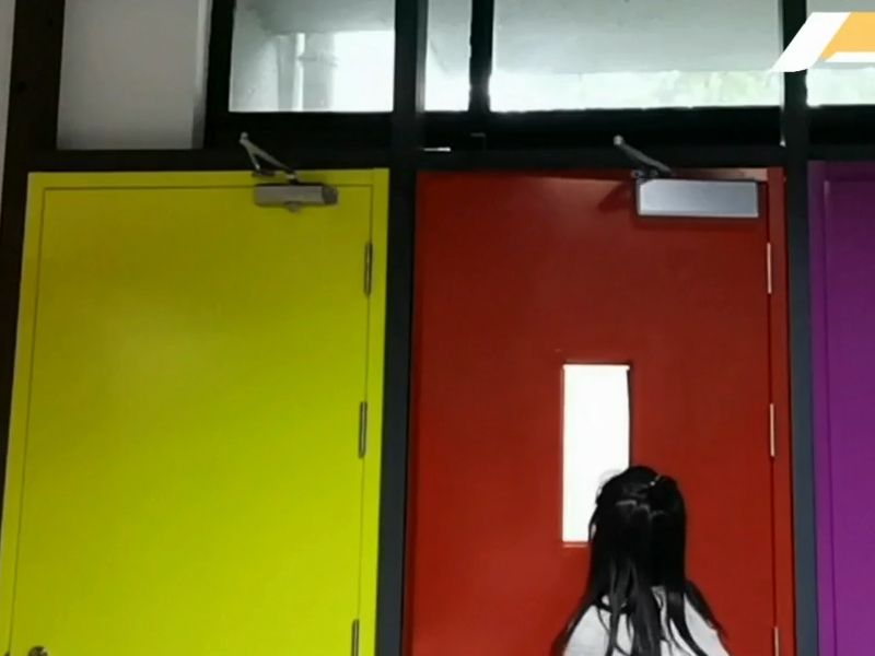 Comment installer un ferme-porte pour les portes coupe-feu en acier et en bois