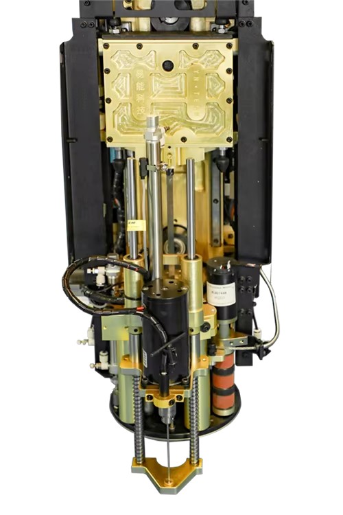 Cutting head cross-section showing wear-resistant core parts