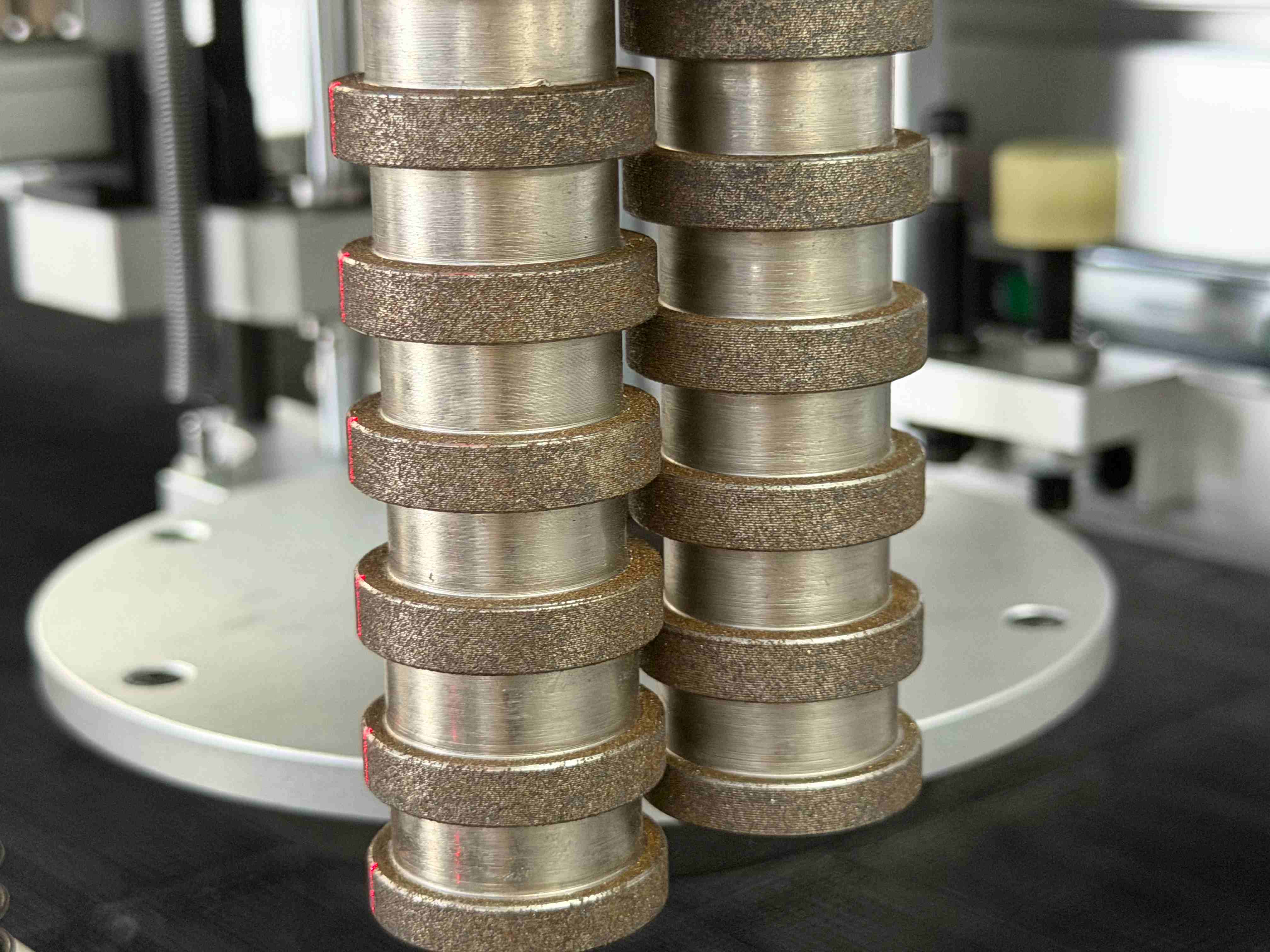 Belt-driven sharpening system mechanism and grinding action