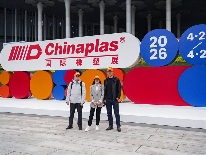 Observação no Local da CHINAPLAS 2026 | A Eceng Machinery Conquista Amplo Reconhecimento com Equipamentos de Alto Desempenho