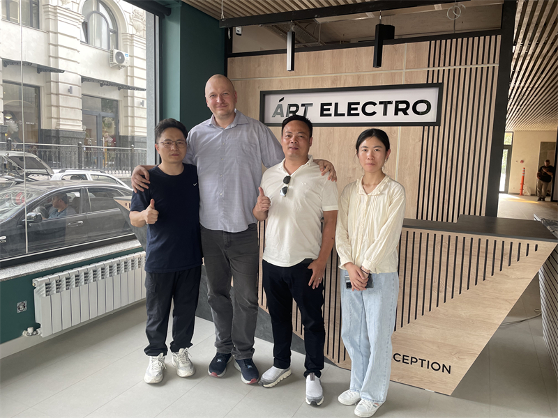 3 拜访客户.jpg