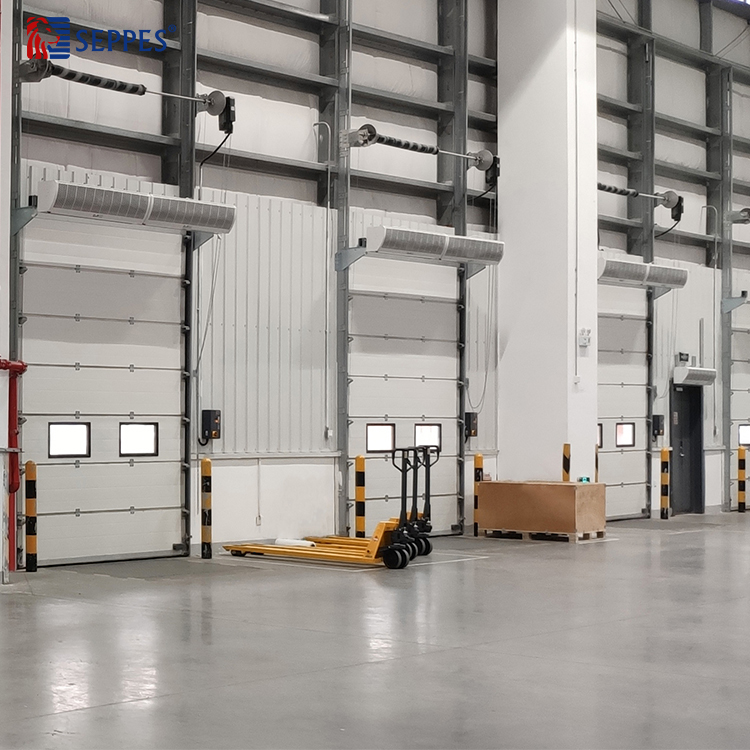 La construction supérieure des portes sectionnelles commerciales