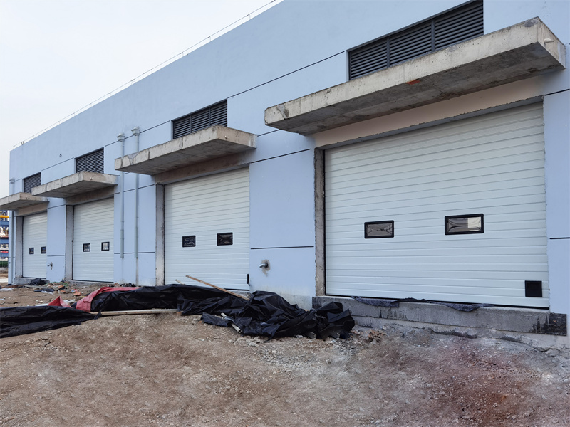 Pourquoi les portes roulantes en PVC sont le choix privilégié pour les ateliers automobiles