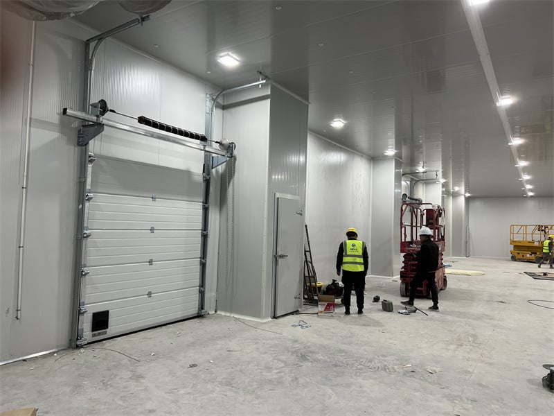 Pourquoi les portes roulantes en PVC gagnent en popularité dans le stockage froid