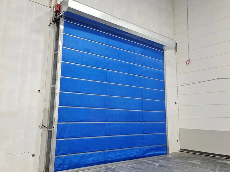 Pourquoi les portes rapides coupe-feu sont-elles essentielles pour la sécurité industrielle