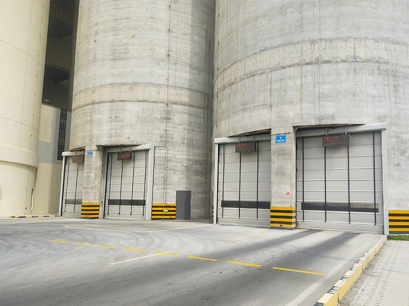 Comment les portes rapides pliantes optimisent l'espace dans les bâtiments commerciaux