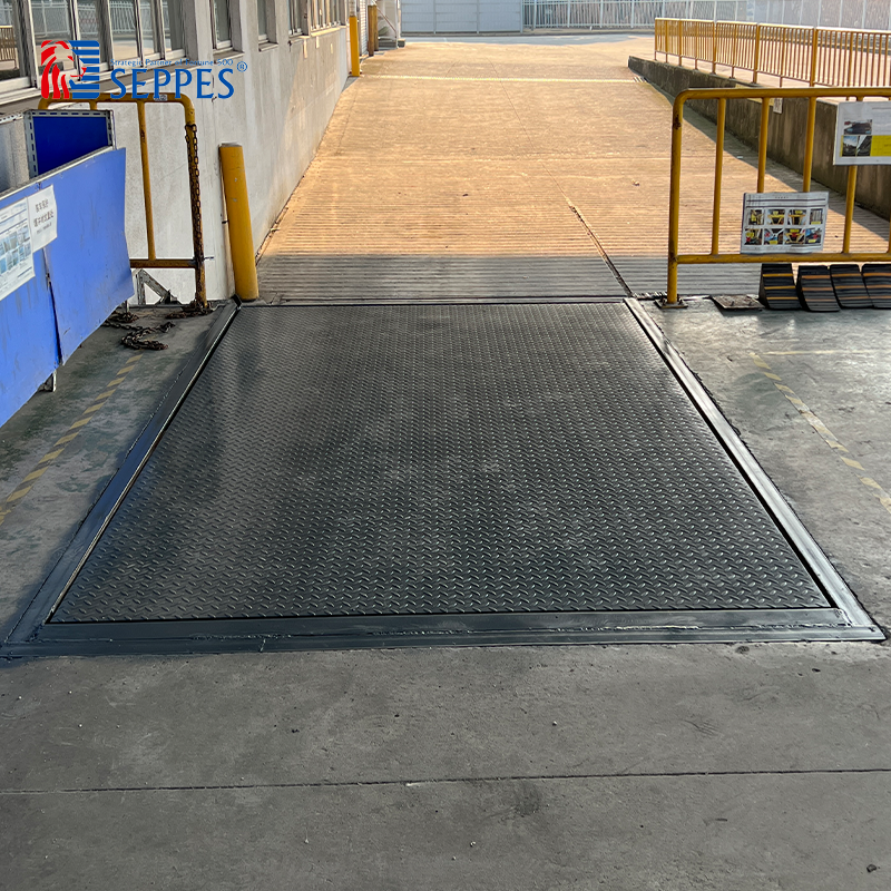 Heavy-Duty Telescopic Dock Leveler - Built to Las