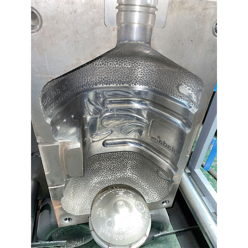 Exploring the Versatility of Blowing Molds in Glassmaking