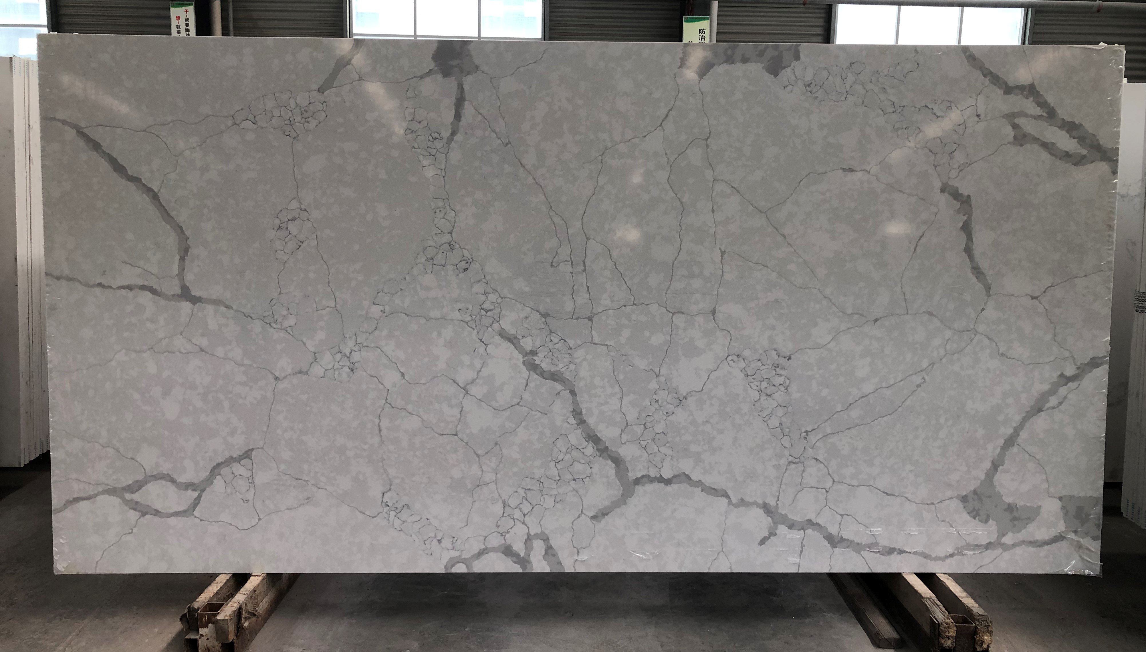 Artificial quartz big slab for kitchen countertops bathroom vanities and wall cladding