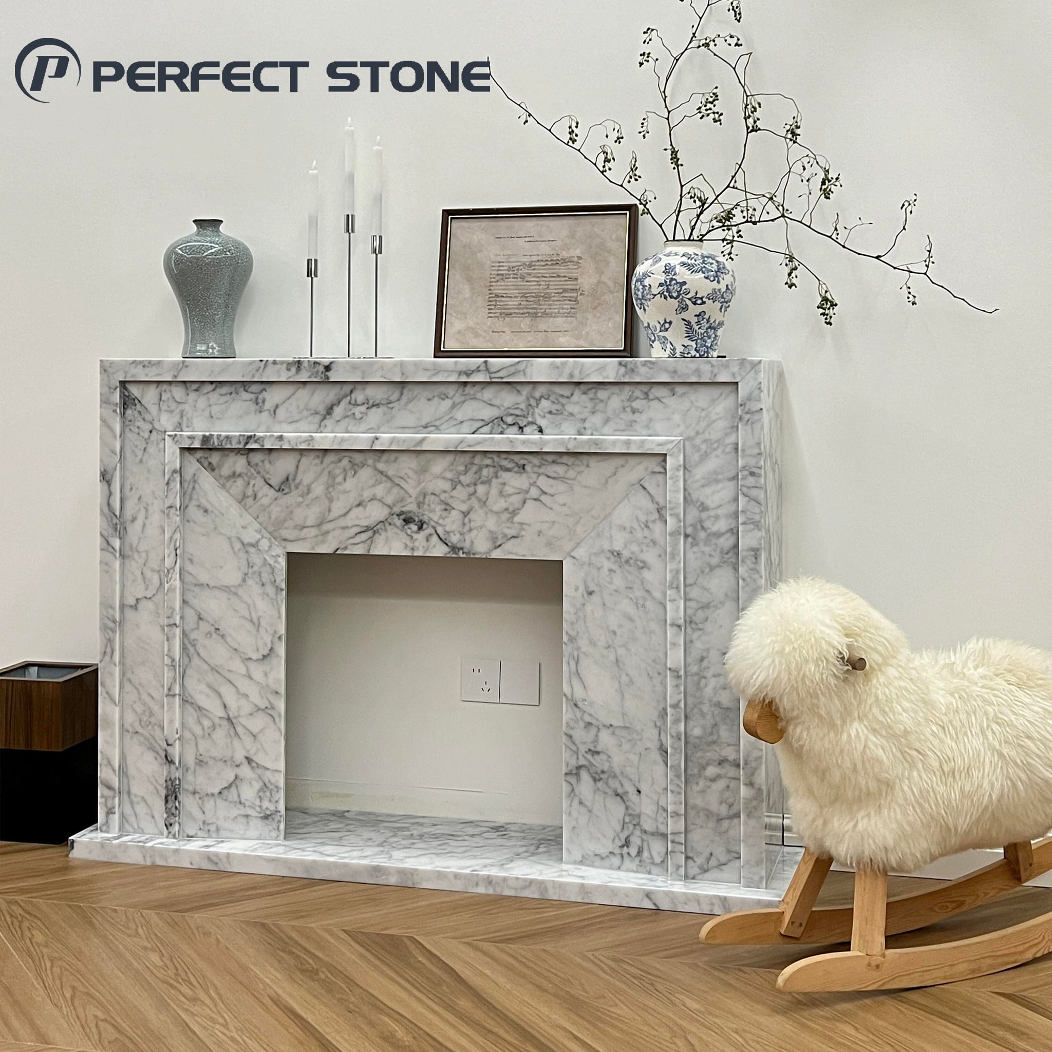 PerfectStone individuālās izgatavošanas luksus balta Carrara marmora kamīna uzbūve augstas klases vīllā un viesnīcu būvniecībai