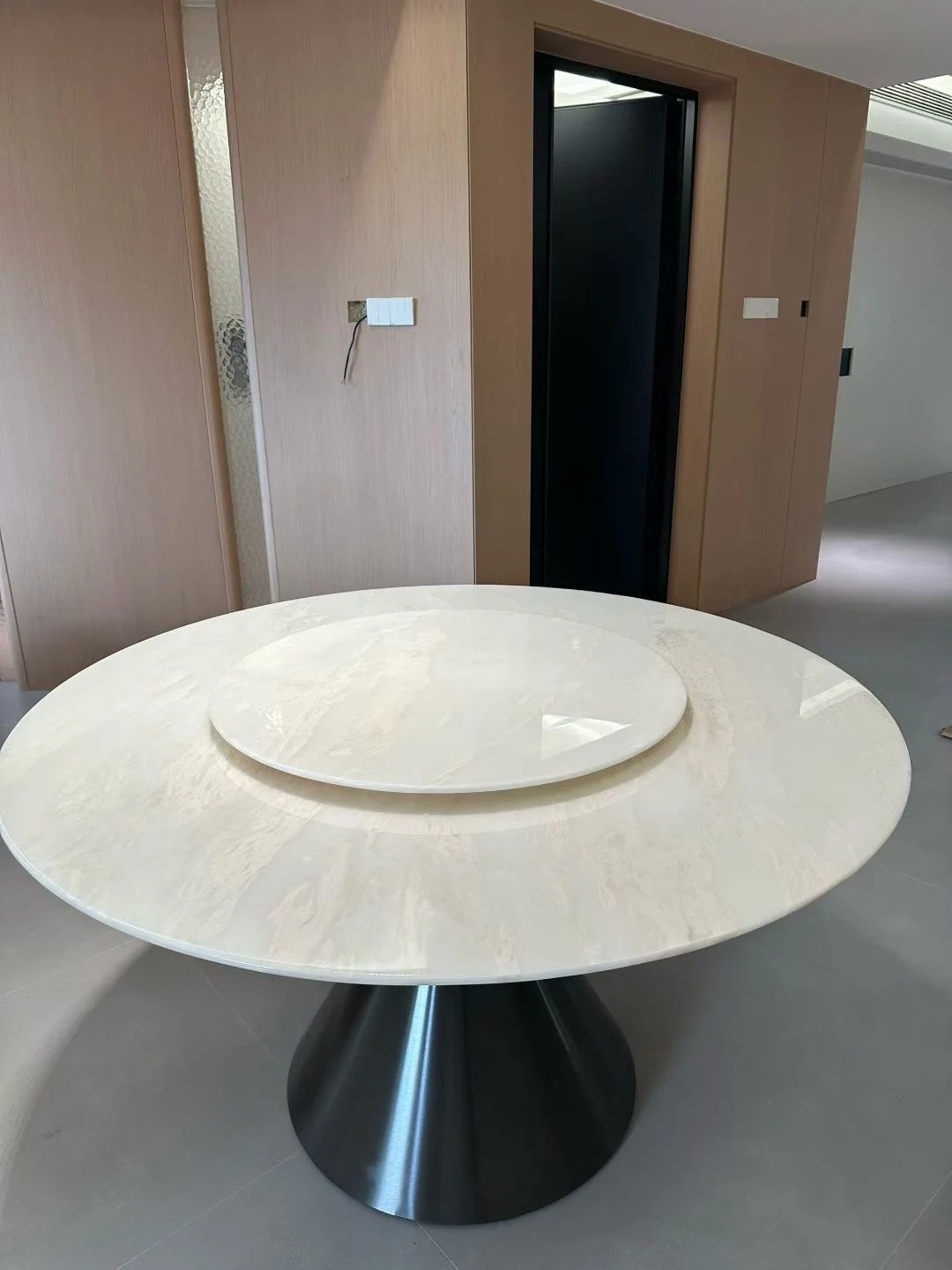 White Onyx dining table with translucent stone surface
