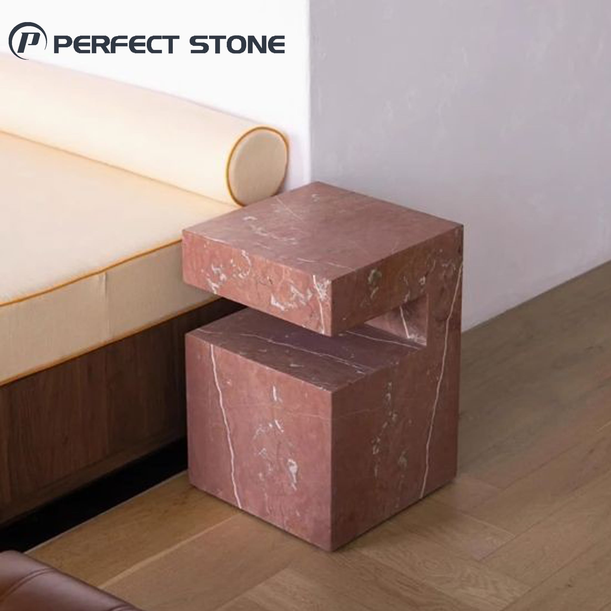 طاولة جانبية للنوم من الحجر الأحمر الطبيعي والترافيرتين من شركة PerfectStone المخصصة لمشاريع إنشاءات الديكور الفاخر