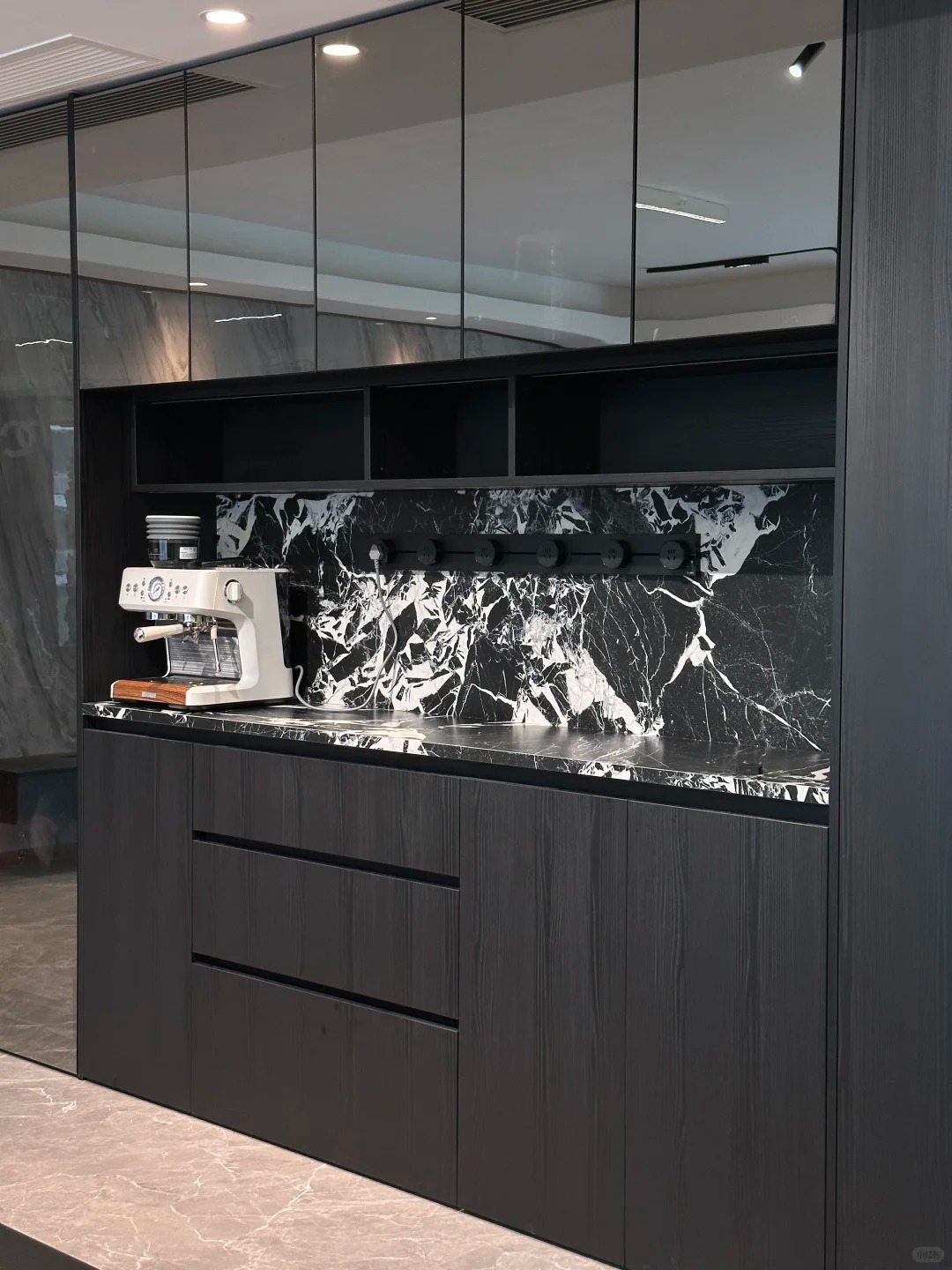 calacatta black marble countertops.jpg
