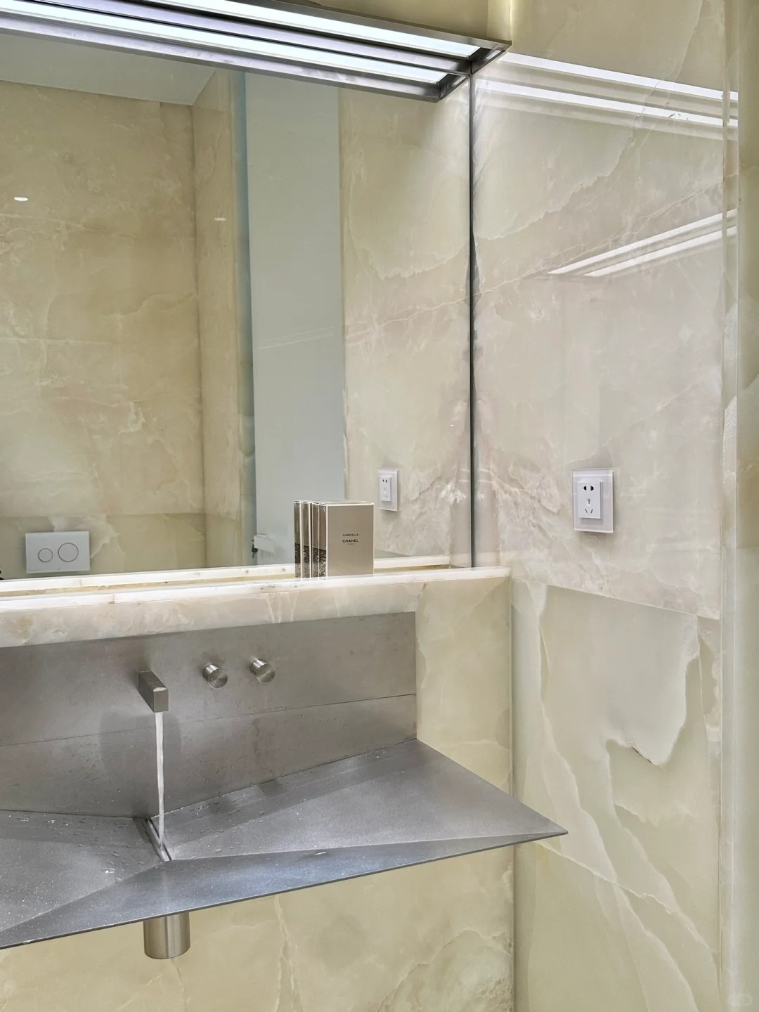 White Onyx wall panel for luxury interiors