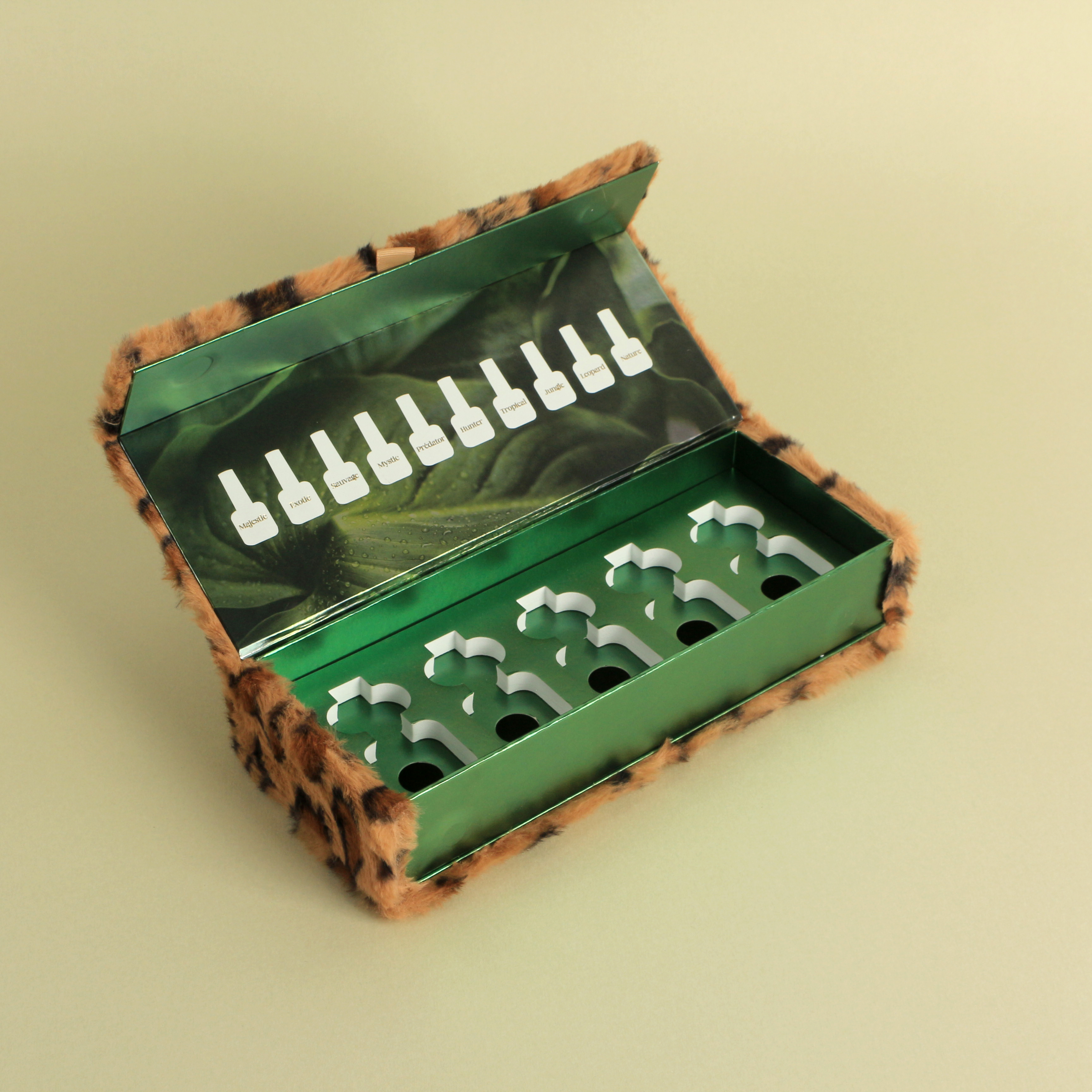 jungle-majesty-mixed-material-beauty-presentation-box(fe43dc3e32).JPG