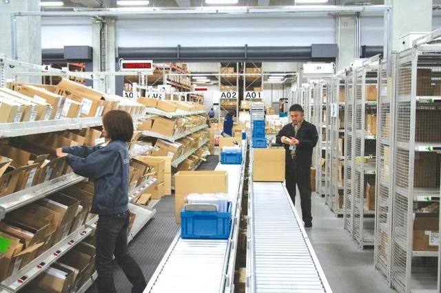 Pick-to-Light vs Barcode Picking: Which Is Better for Warehouses?