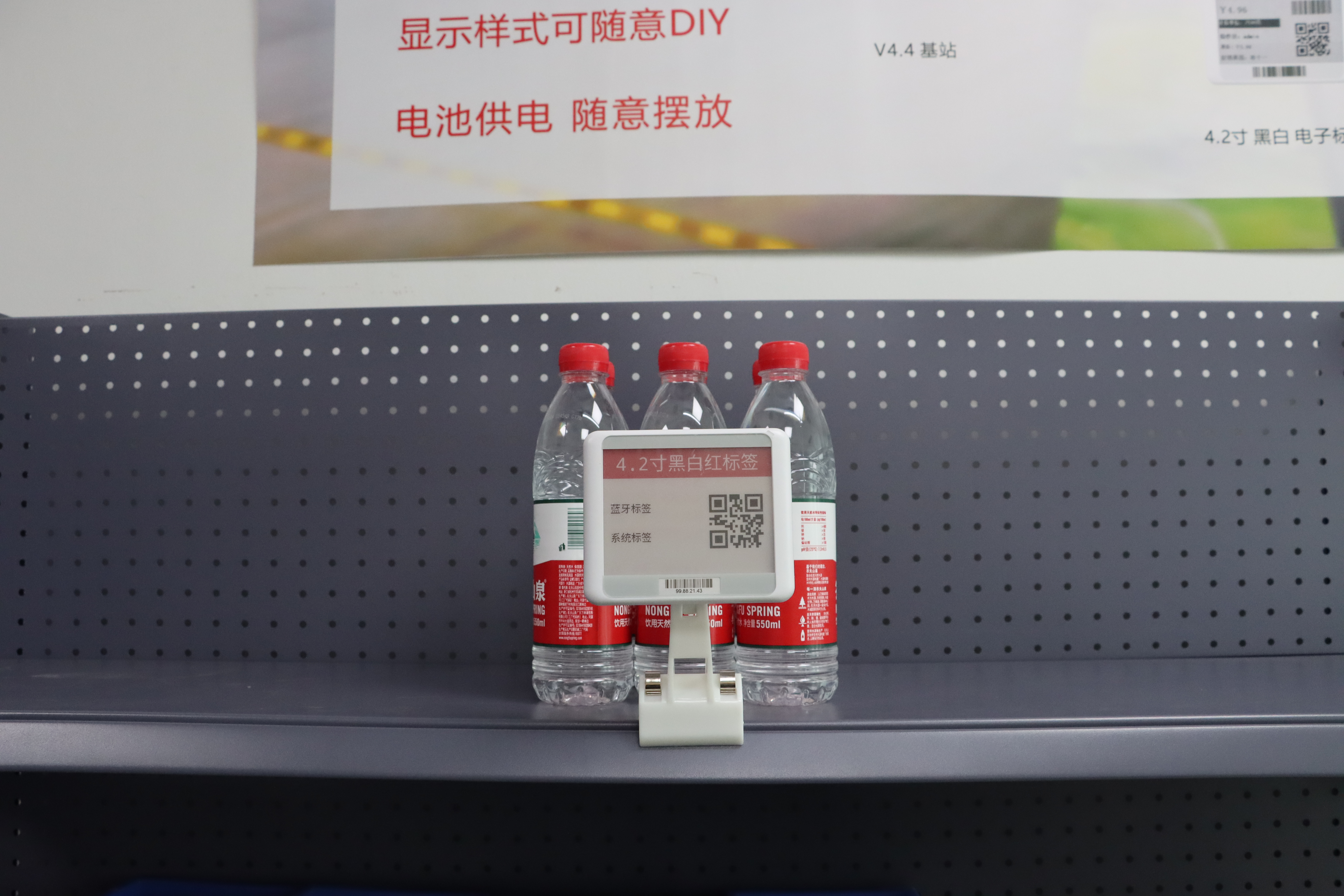 Flexible Mounting Made Easy: Using a Clip Holder Stand with 4.2'' E-Ink Labels
