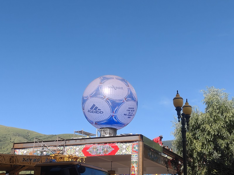 Can an Irregular LED Screen Stay Visible in Direct Sunlight?