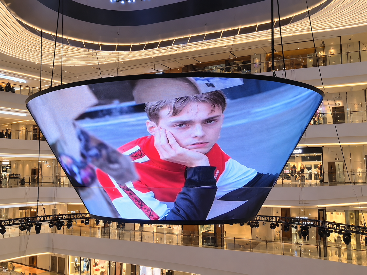 Сингапур, дотоодын P1.8 нь хатуу бус LED дисплейн төсөл – Өндөр нарийн төвөгтэй бүрхүүлт LED шийдэл
