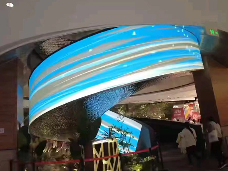 How Shaped LED Screens Drive More Foot Traffic