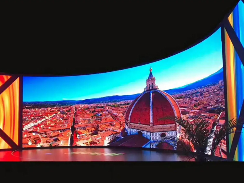 Curtain Call for Rigidity: Flexible LED Displays Transforming Live Performances