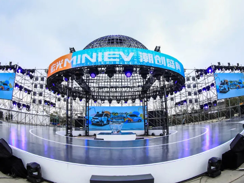 Why Outdoor LED Displays Must Compete With the Sun (Not Just Emit Light)